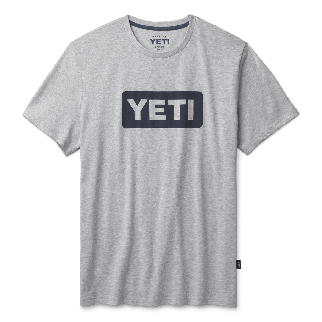 Camiseta Premium Logo Badge Gris YETI